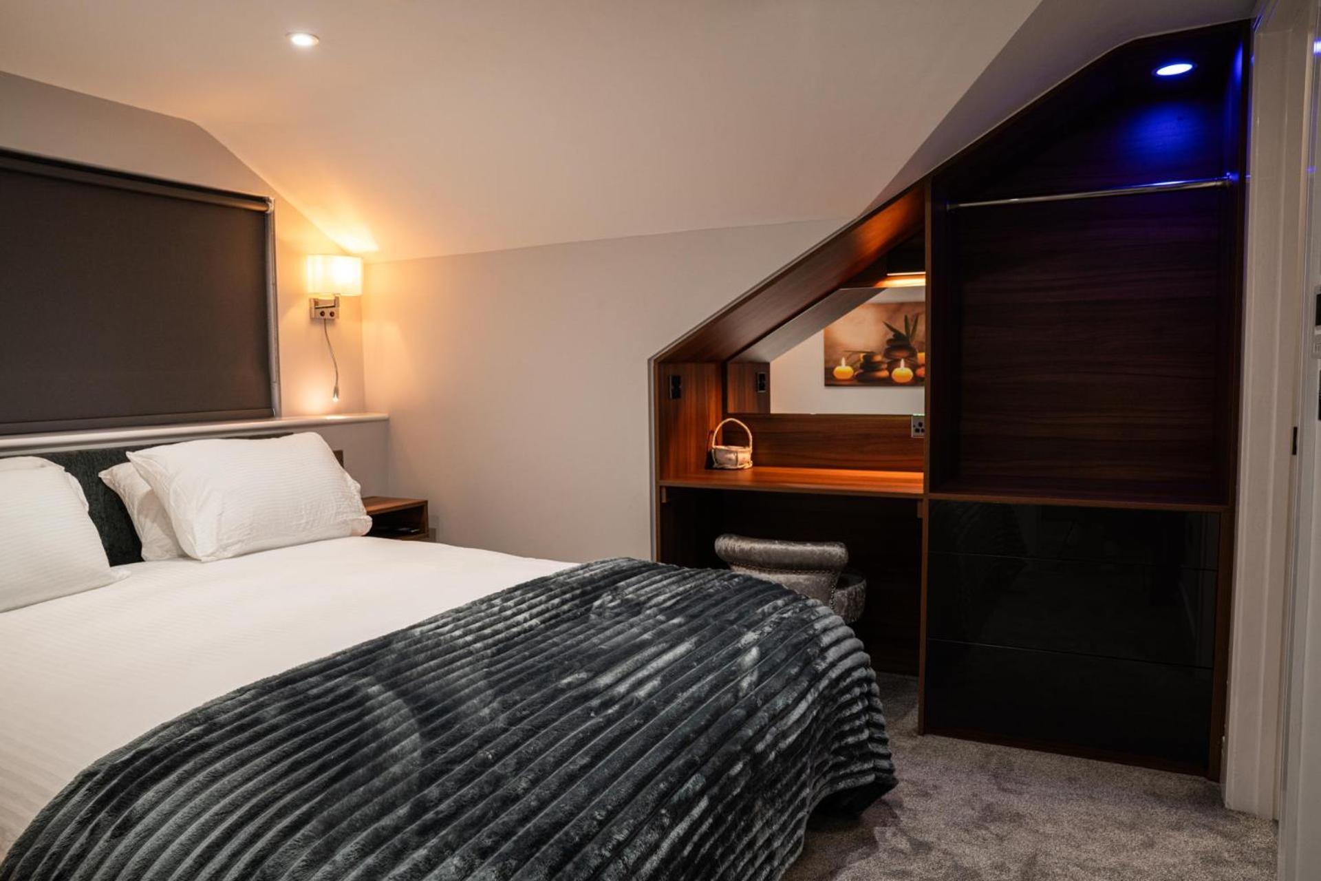 Stunning Annex Pool Steam And Gym Apartment *