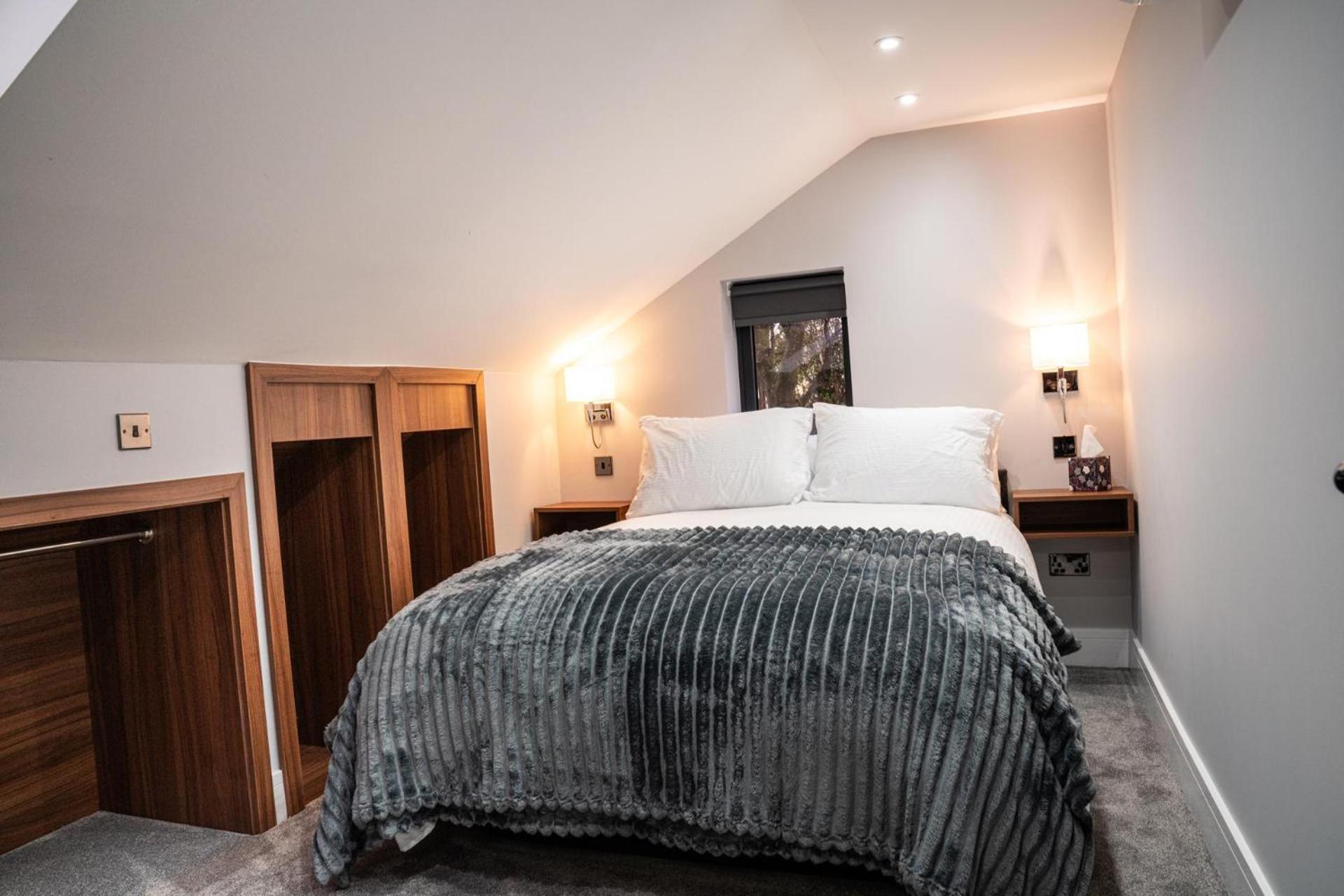 Stunning Annex Pool Steam And Gym Apartment *