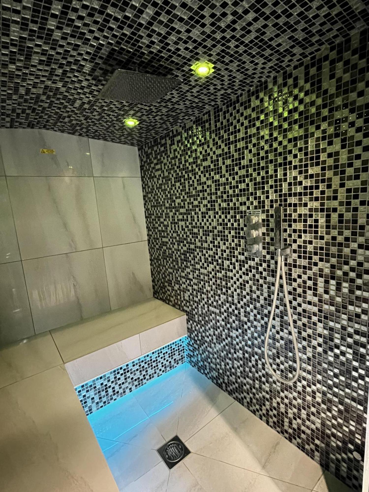 Stunning Annex Pool Steam And Gym *